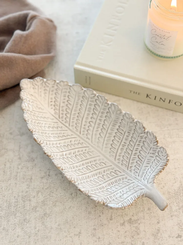 Pretty decorative footed ceramic leaf dish/tray