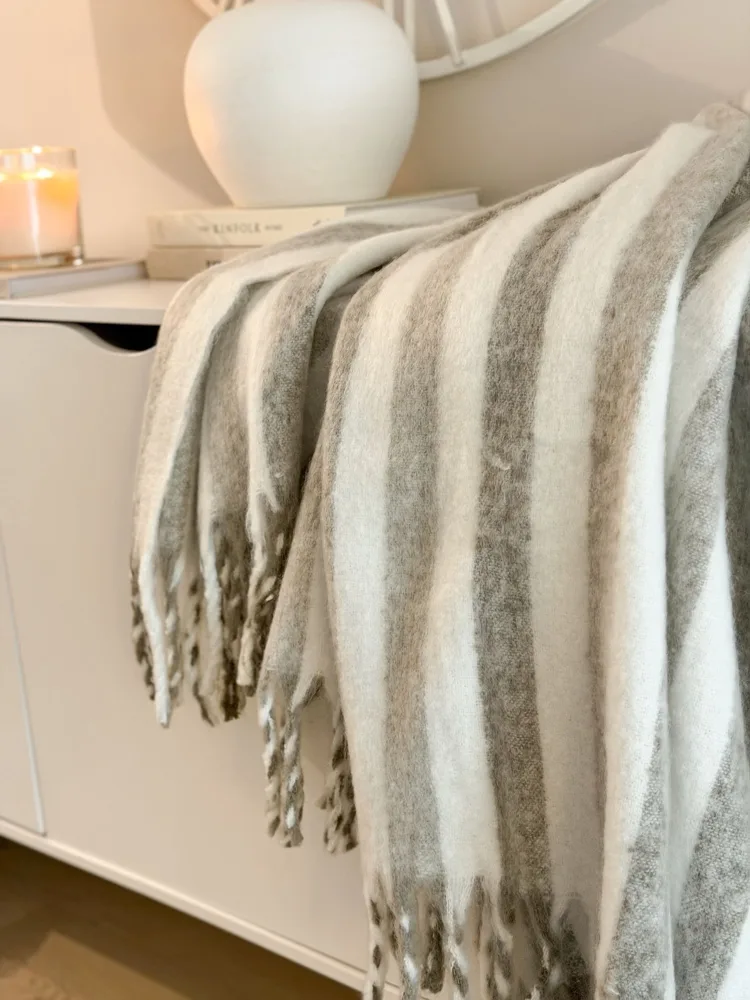 Super soft stripe tassel throw