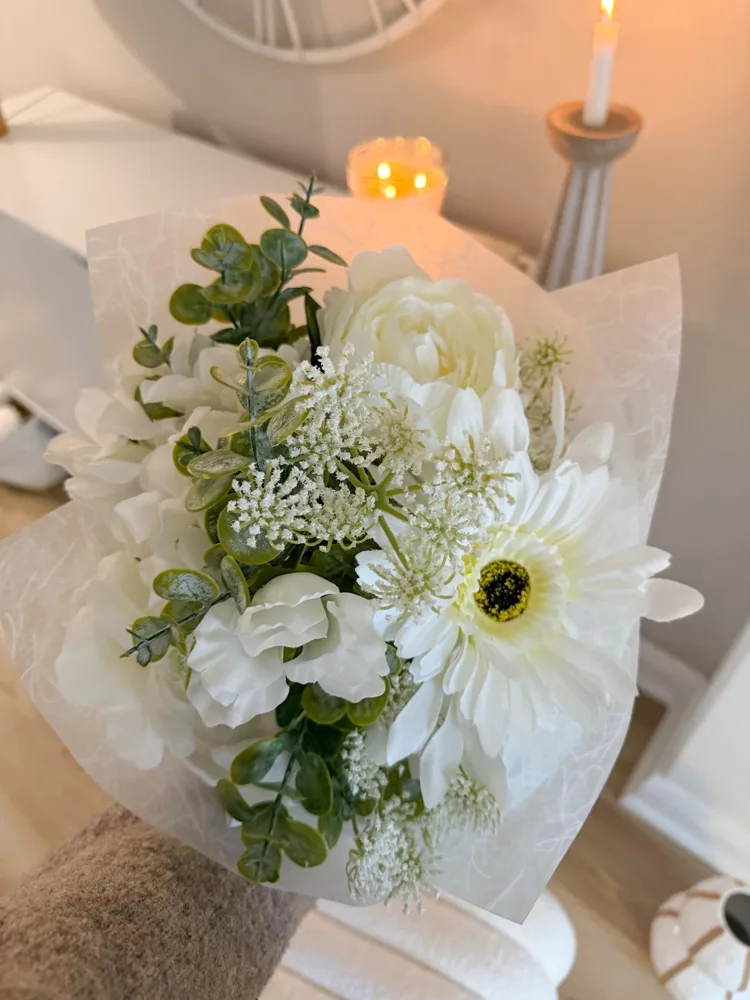 Bouquet wrapped faux flowers – 01