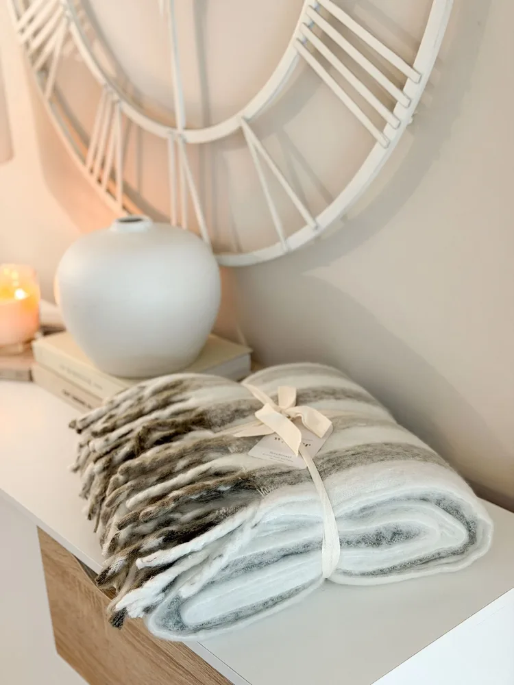 Super soft stripe tassel throw