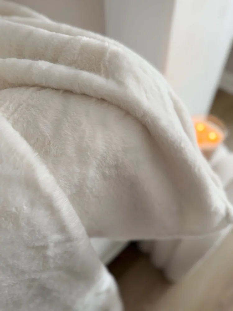 Luxury white super soft faux fur throw