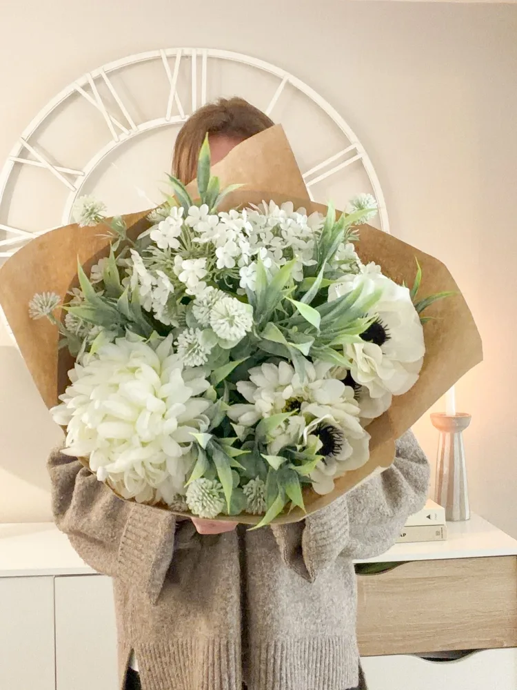 Bouquet wrapped faux flowers – 02