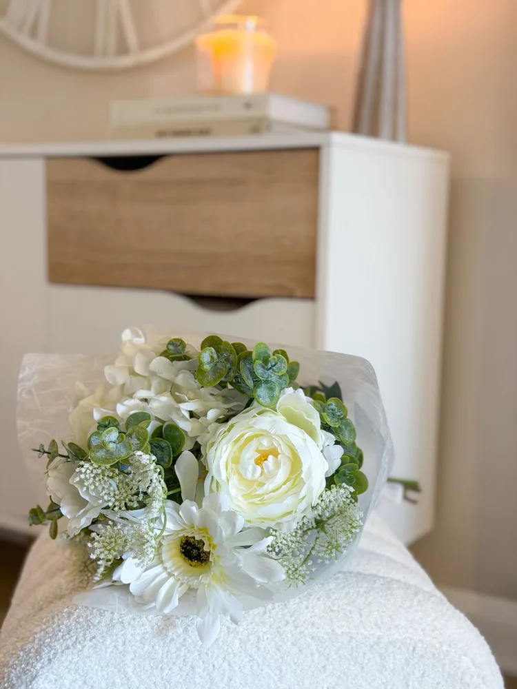Bouquet wrapped faux flowers – 01