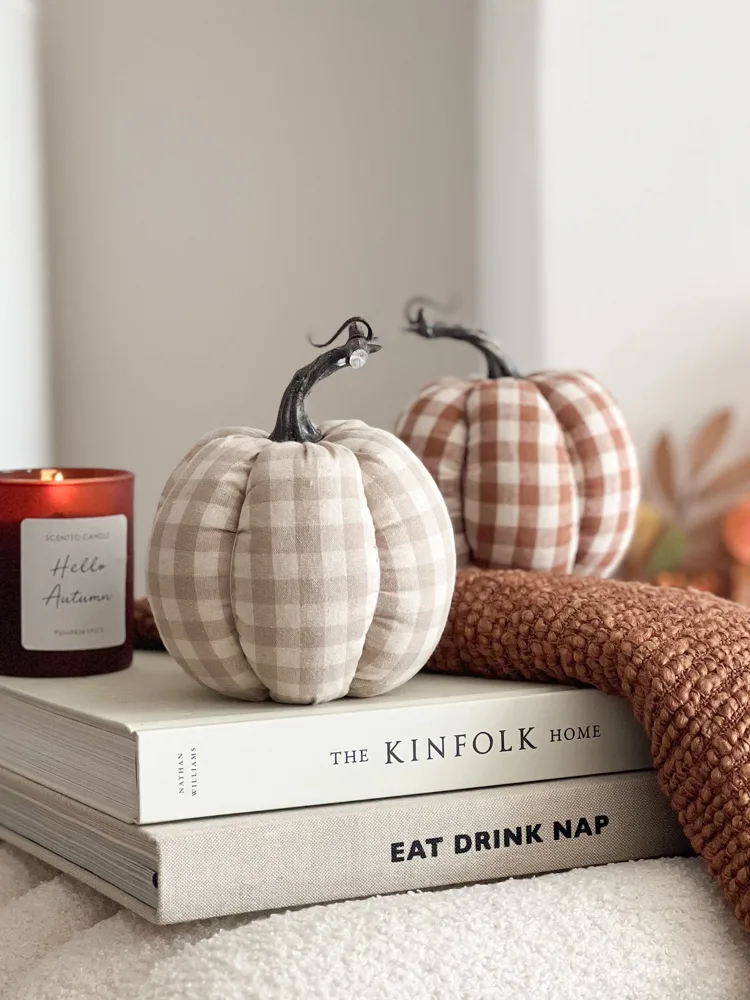 Gingham pumpkin in beige
